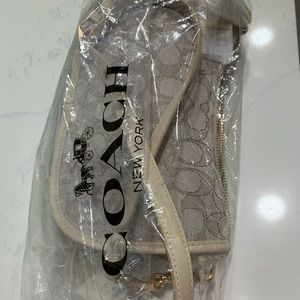 Swinger Signature Jacquard Shoulder Bag - NWT!